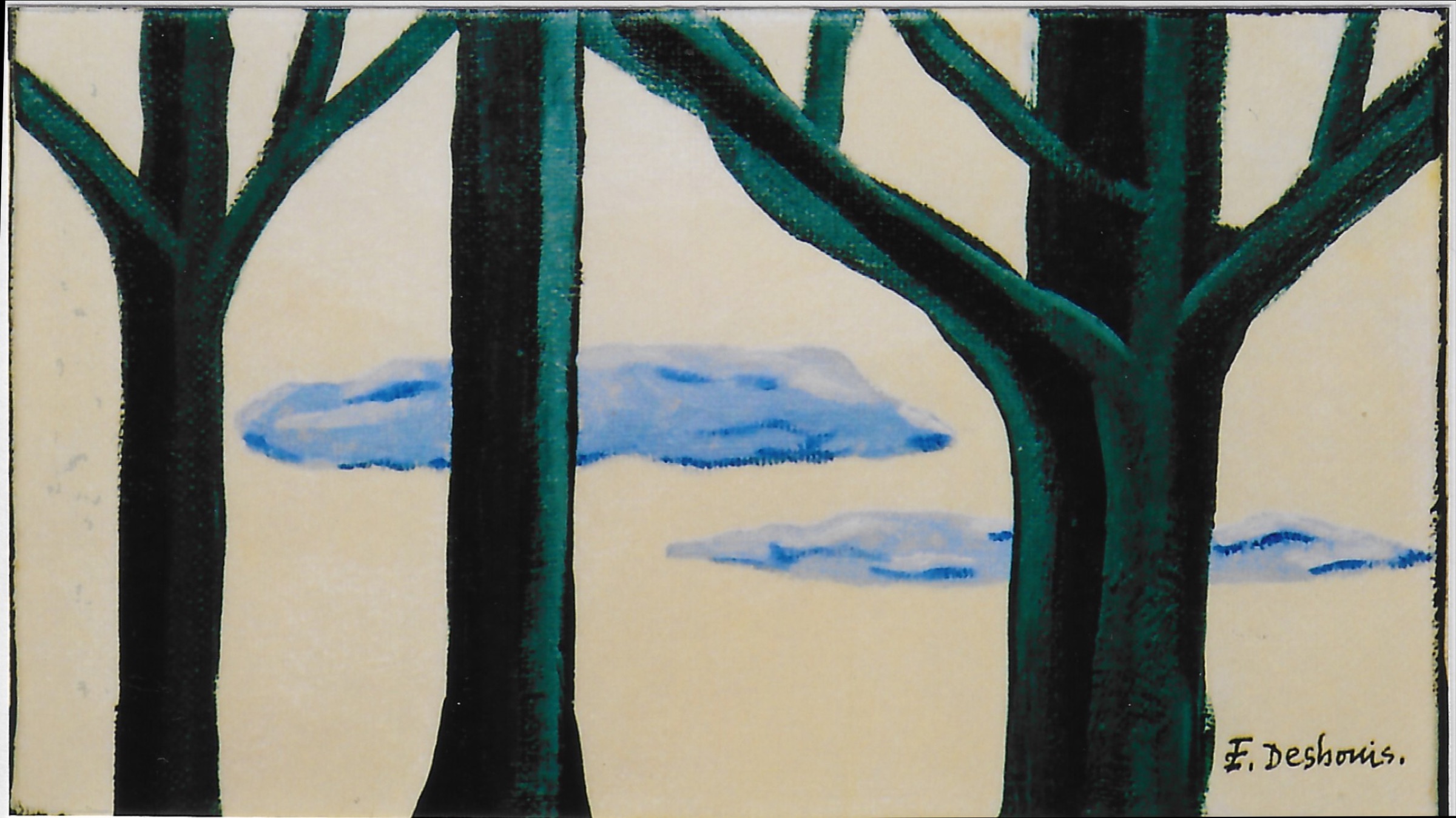 Gros plan sur trois arbres (tronc et début de branches) fond écru, deux nuages bleu clair