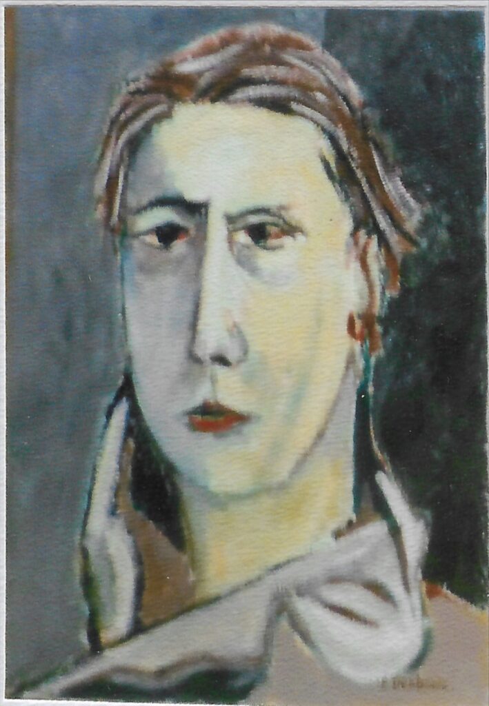portrait femme de trois quart gauche, cheveu fin brun, col remontant à gauche, 1 boucle d’oreille, fond gris