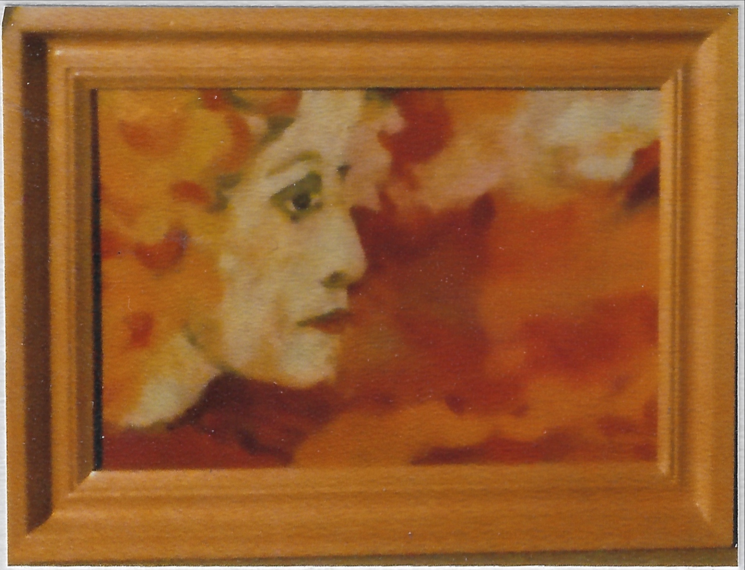 profil droit d’une femme sur la gauche du tableau, tons orangers et rouge