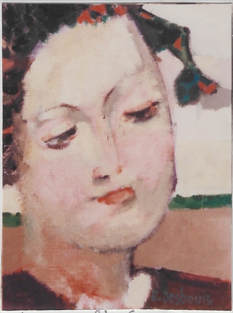 Portrait femme joufflue, tête penchéeà gauche, fait la lippe